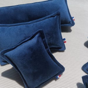 Samtkissen, Armbandständer. Kissen, Samtarmbänder, Schmuckhalter, Armbandständer.