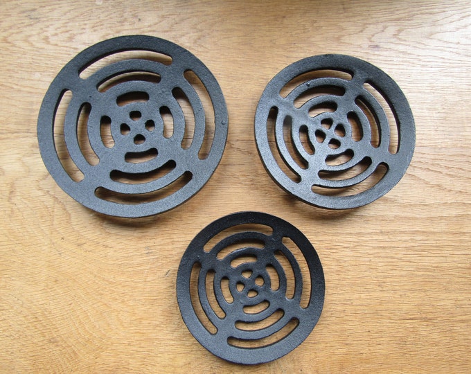 Rustic iron drain cover Round/circle victorian old retro slanted Cast Iron Gully Grate Grid Driveway Drainage guard Gutter Lid Cap BLACK
