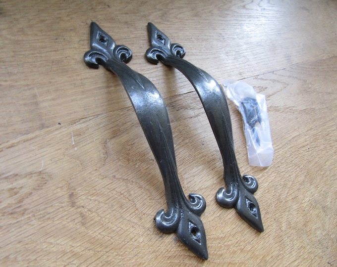Rustic iron door pull handles fleur de lys old English vintage country cottage door pull handle Door Pull Handle Rustic Antique iron