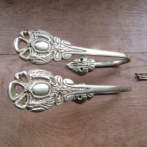 Pair Of Curtain Holdbacks LOVERS KNOT solid brass Polished brass finish Valance Drape Tie Back Hooks Hold Backs Metal Tassel Hook