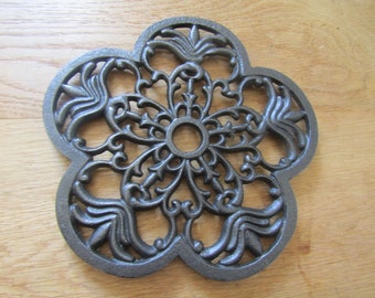 CAST IRON Floral/Flower Decorative ornate rustic vintage Country cottage kitchen TRIVET Hot plate stand holder kitchen worktop protector