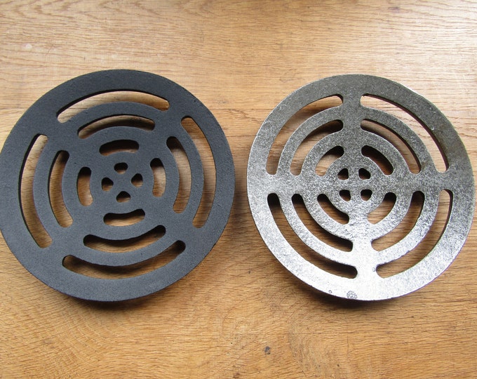 Rustic iron drain cover Round/circle victorian old retro style slanted Cast Iron Gully Grate Grid Driveway Drainage guard Gutter Lid Cap