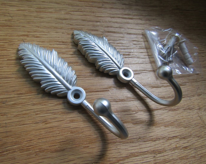 Pair Of  MATT SILVER FEATHER Curtain Valance Drape Tie Back Hooks Hold Backs Metal Tassel Hook