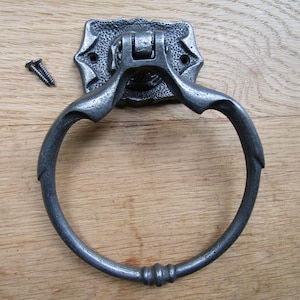 Cast Iron TOWEL RING Vintage Rustic Industrial Antique Iron Towel Holder Wall Mount Bathroom Toilet Lavatory Towel Holder Hook Etsy Canada