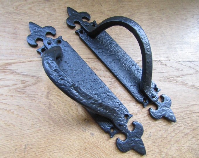 Rustic iron DOOR HANDLE ON Plate cast iron Victorian old style entrance door pull handle vintage Barn Home Stable pub shop door handle