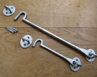 Gancho de cabina vintage de hierro fundido rústico de plata galvanizada y soporte de cerradura de pestillo de puerta con ojal