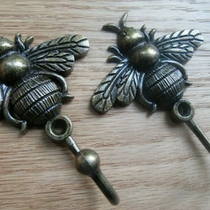 Pair Of BUMBLE BEE Curtain Valance Drape Tie Back Hooks Hold Backs Metal Tassel Hook antique brass