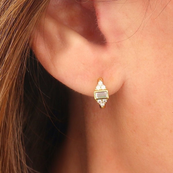 Boucles d'oreilles créoles avec un rectangle zircon blanc, anneau femme vendu à l'unité ou à la paire, style boho