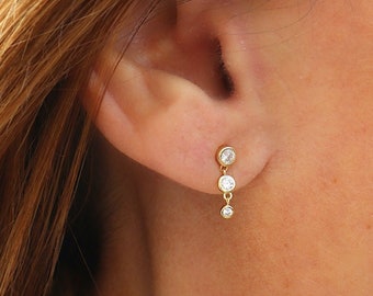 Boucles d'oreilles clous chaine trois zircons, puces d'oreilles femme minimaliste en argent ou doré, cadeaux femme