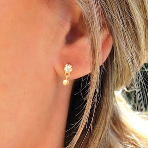 Small solitaire zircon stud earrings with disc pendant, mini women&#39;s silver or gold stud earrings in minimalist style