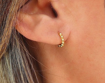 petites boucles d'oreilles créoles boules,mini cerceaux femme en argent ou doré pour un style minimaliste,cadeaux femme