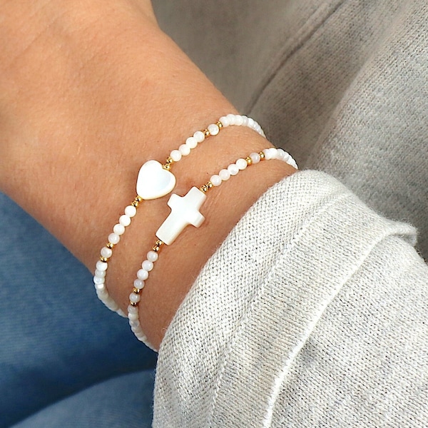 Bracelet fin croix ou coeur à choisir et perles de nacre sur élastique,bracelet femme style minimaliste,idées cadeaux