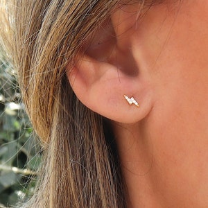Petites puces d'oreilles éclairs avec brillants zircons, mini clous femme en argent ou doré, boucles d'oreilles minimalistes image 2