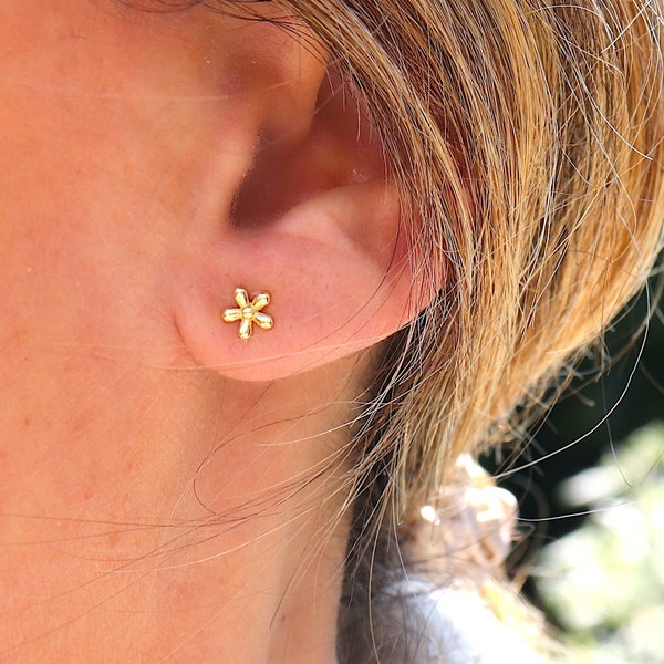 Petites puces d'oreilles fleurs,mini clous d'oreilles argent ou dorés pour femme,boucles d'oreilles minimalistes