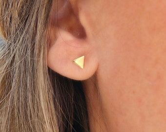 Small triangle earrings, mini women's stud earrings available in silver or gold, minimalist style