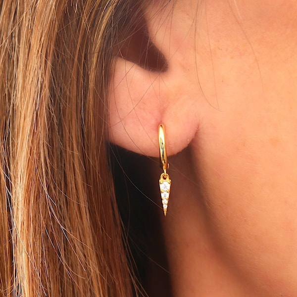 boucles d'oreilles pendentif triangle avec zircons, petites créoles minimalistes femme en argent ou doré, cadeaux femme