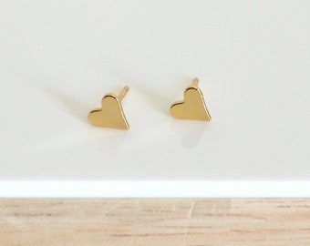 Petites boucles d'oreilles puces coeur,mini clous d'oreilles femme minimaliste disponibles en argent ou doré