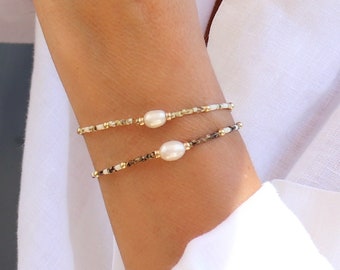 Fine freshwater pearl and miyuki pearl bracelet on elastic, brown or cream marbled pearl bracelet, minimalist style