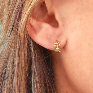 Piccoli orecchini a cerchio a forma di foglia per donna, creoli minimalisti in oro o argento, regali per lei