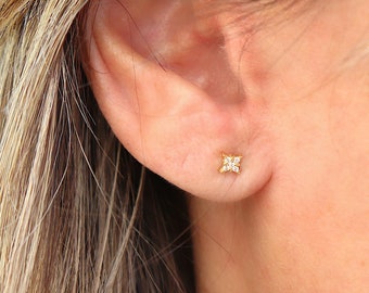 Petites boucles d'oreilles clous étoile avec zircons, puces minimalistes star, cadeau femme