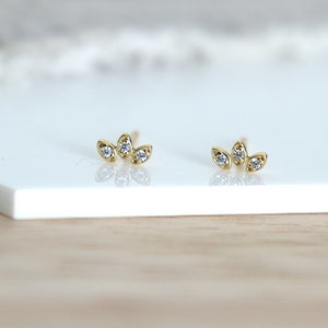 Small three-petal flower stud earrings with zircons, women's gold stud earrings