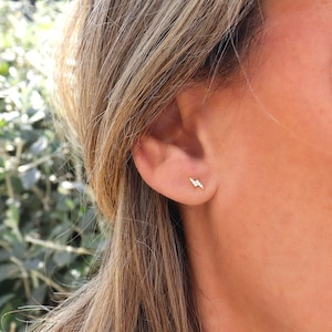 Petites puces d'oreilles éclairs avec brillants zircons, mini clous femme en argent ou doré, boucles d'oreilles minimalistes image 7
