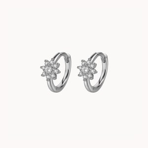 Boucles d'oreilles créoles fleur zircons blancs,petis anneaux femme argent ou doré style minimaliste, cadeaux femme Argent