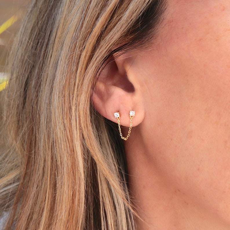Boucles d'oreilles puces deux trous chaine et zircons, petits clous d'oreilles minimaliste femme en argent ou doré, cadeaux pour elle image 4