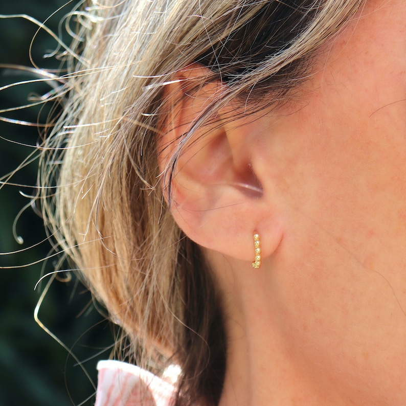 petites boucles d'oreilles créoles boules,mini cerceaux femme en argent ou doré pour un style minimaliste,cadeaux femme image 5