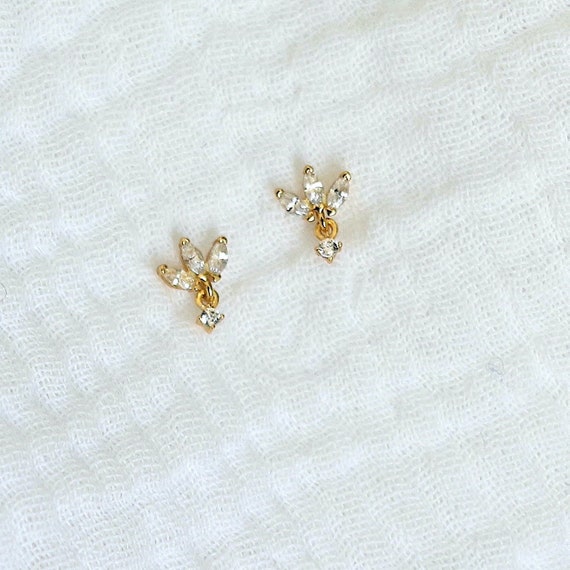 Boucles D'oreilles Fleur à 3 Pétales En Alliage Doré Avec Zirconium - Neuf Sans Emballage