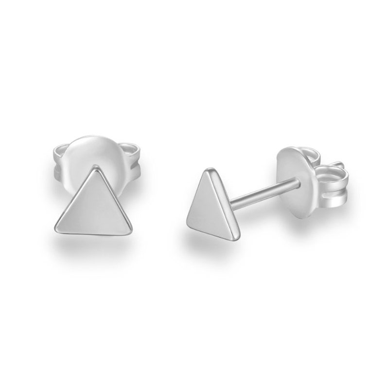 Petites puces d'oreilles triangles,mini clous d'oreilles femme disponibles en argent ou dorés, style minimaliste Argent