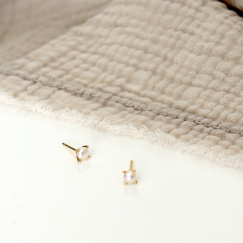 Boucles puces d'oreilles perles d'eau douce,petits clous d'oreilles pour femme minimalistes,disponibles en argent ou en doré image 2