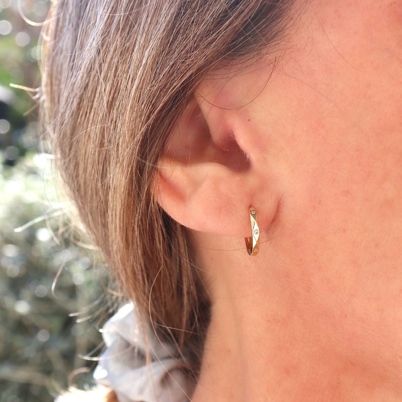 boucles d'oreilles créoles hexagonale avec zircons, créoles femme en argent ou doré style minimaliste, cadeaux femme image 2