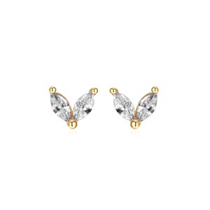 Petites puces d'oreilles fleur deux pétales zircons,mini clous d'oreilles dorés ou argent femme style minimaliste, cadeaux image 3