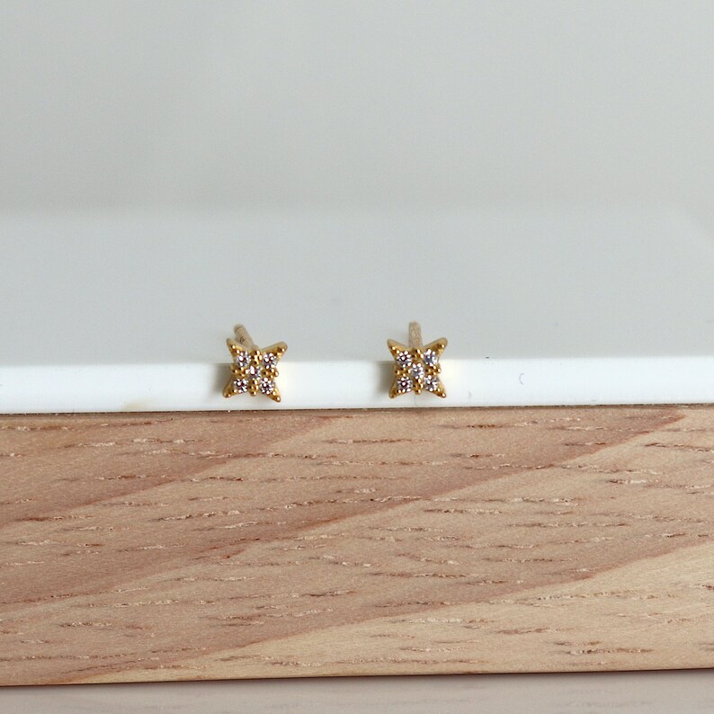 Petites boucles d'oreilles clous étoile avec zircons, puces minimalistes star, cadeau femme image 5