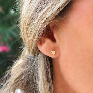 Petites boucles d'oreilles puces fleur boules,mini clous d'oreilles femme argent ou doré style minimaliste image 6
