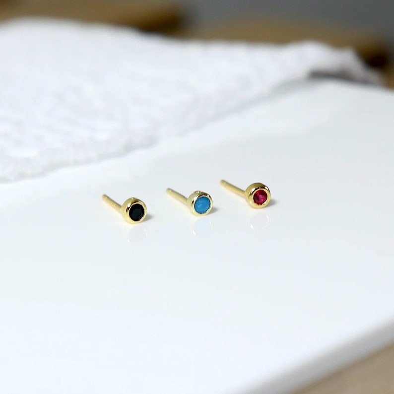 Mini puces d'oreilles zircon noir, petits clous d'oreilles femme en argent 925 ou en doré style minimaliste, cadeaux femme image 4