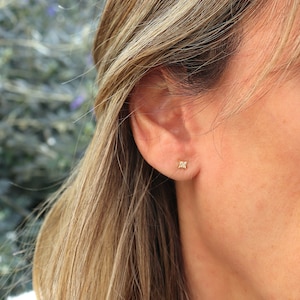 Petites boucles d'oreilles clous étoile avec zircons, puces minimalistes star, cadeau femme image 6