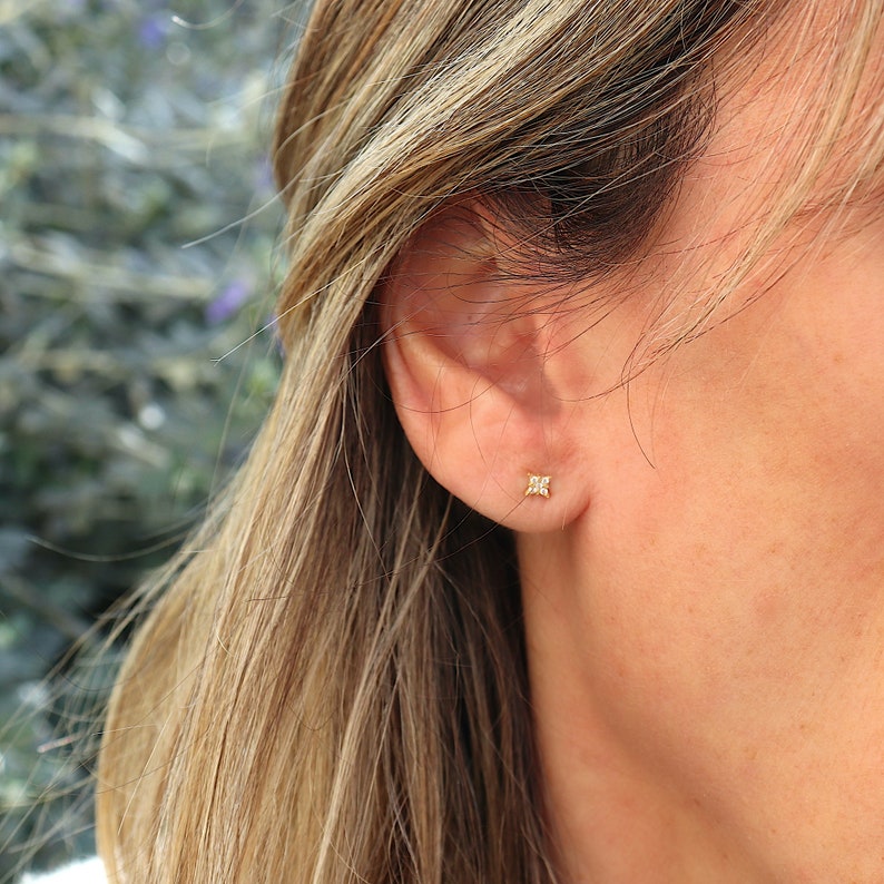 Petites boucles d'oreilles clous étoile avec zircons, puces minimalistes star, cadeau femme image 6