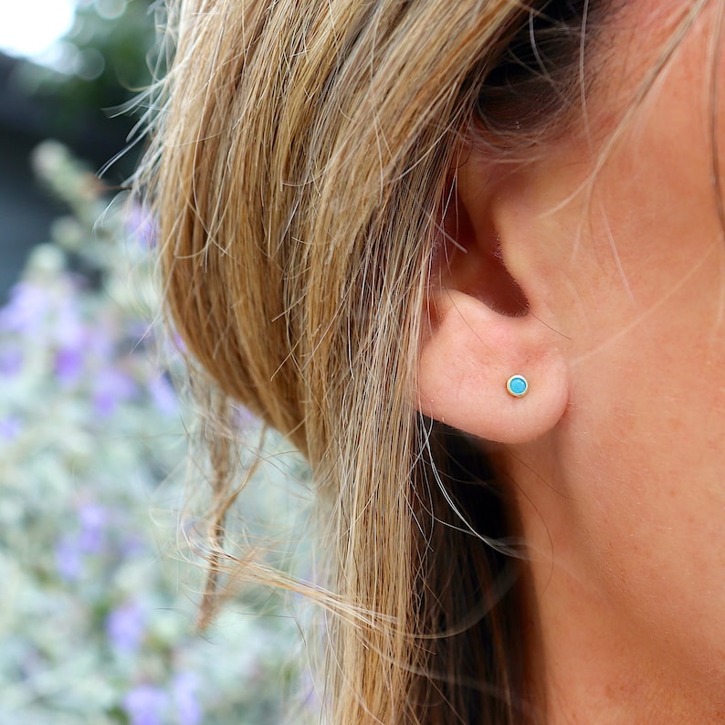 Petites boucles d'oreilles puces cabochons zircons femme,mini clous d'oreilles argent ou dorés avec turquoises, cadeaux femme image 4
