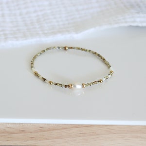 Bracelet fin perle d'eau douce et perles miyuki sur élastique, bracelet perles marbrées marron ou crème,style minimaliste image 2