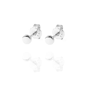 Petites boucles d'oreilles puces mini pastilles trois tailles disponibles,clous femme minimalistes en argent ou doré,vendus à la paire Argent