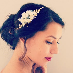 Country wedding hair accessory with natural flowers and eucalyptus