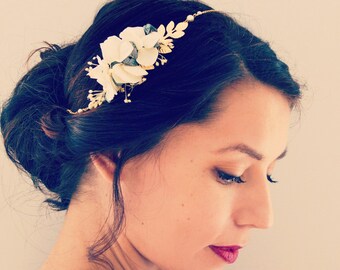 Accessoire de cheveux mariage champêtre à fleurs naturelles et eucalyptus