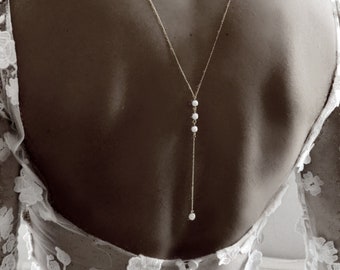 Bijou de dos avec 3 perles blanc naturel ou ivoire – bijoux minimalistes et chics Cérémonie