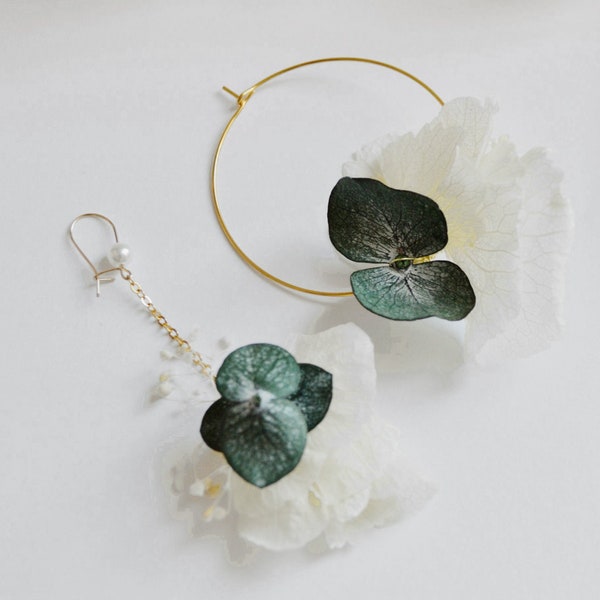 Mismatched wedding hoop earrings with ivory hydrangeas and eucalyptus – original bridal jewelry