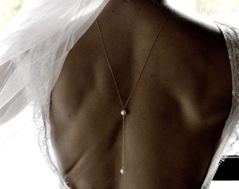 Collier de dos perles nacrées - bijou de dos mariage chic et minimaliste