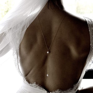 Pearly pearl back necklace - chic and minimalist wedding back jewelry