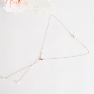 Parure mariée collier de dos boucles bracelet à perles nacrées bijoux mariage minimaliste et chic image 3