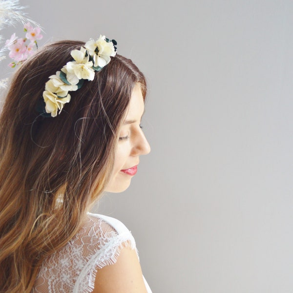 Eucalyptus wedding headband and preserved flowers – Boho or country wedding